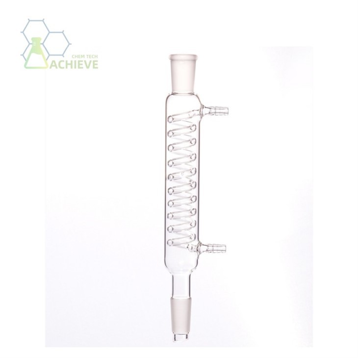 Kondenzátor používaný v chemické laboratoři